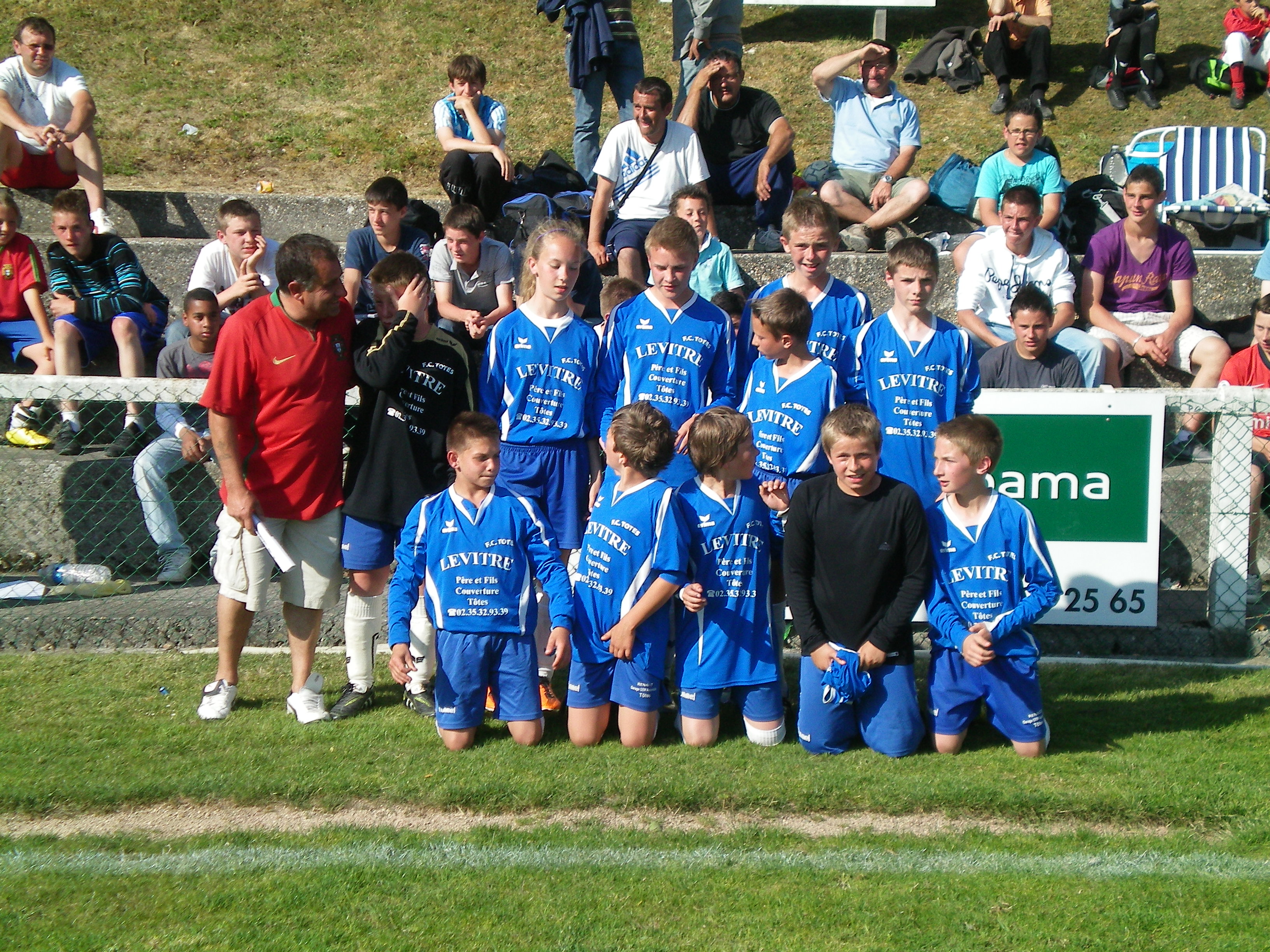 la photo devant leur suporters